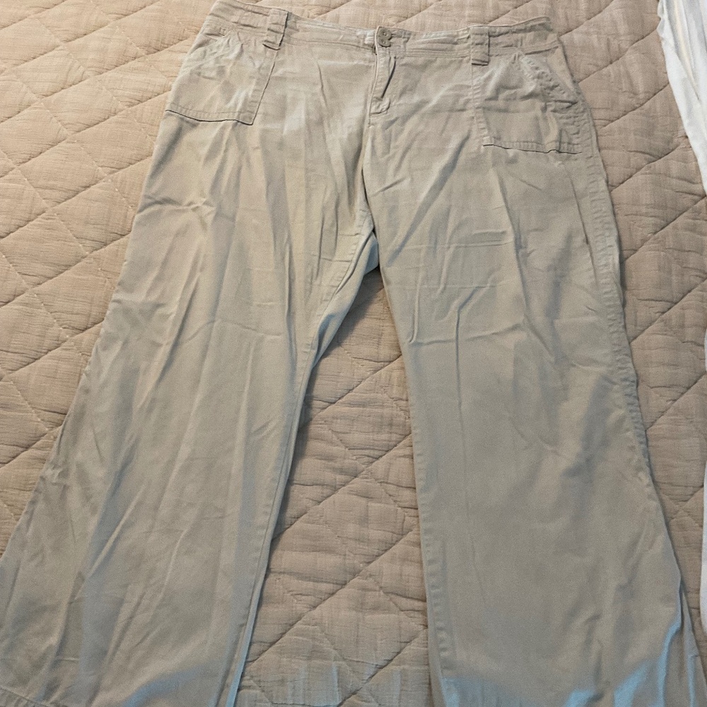 Gap Patch Pocket Khakis, size 20